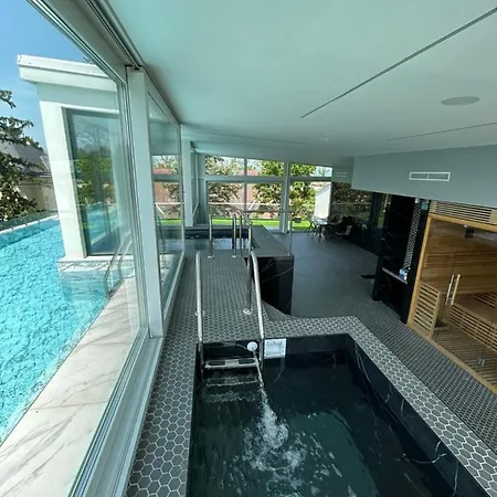 Bauhaus Dream Deluxe Hotel *